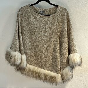 JM Collection Women's Sweater with Faux Fur Trim Size Small Medium